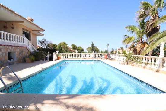 Chalet en venta en Torrevieja (Alicante)