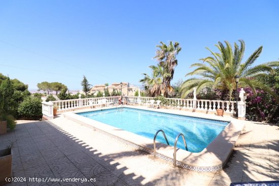 Chalet en venta en Torrevieja (Alicante)