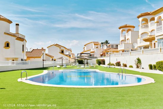 Villa en venta en Pilar de la Horadada (Alicante)