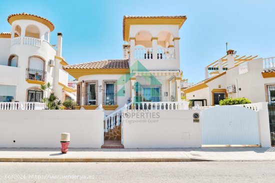 Villa en venta en Pilar de la Horadada (Alicante)