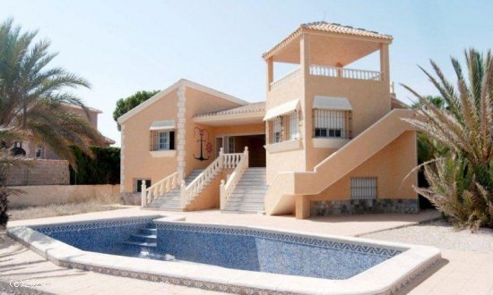 Villa en venta a estrenar en La Manga del Mar Menor (Murcia)