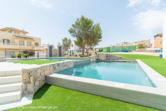 Bungalow en venta a estrenar en Torrevieja (Alicante)