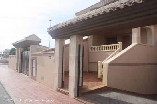 Casa en venta a estrenar en Torrevieja (Alicante)