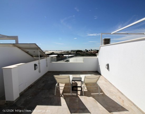 Villa en venta a estrenar en Pilar de la Horadada (Alicante)