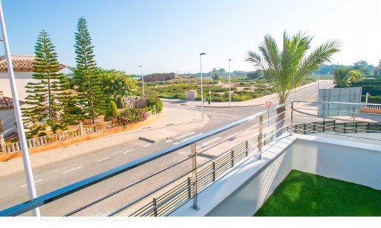 Villa en venta a estrenar en Elche (Alicante)