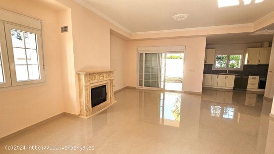 Villa en venta en Orihuela (Alicante)