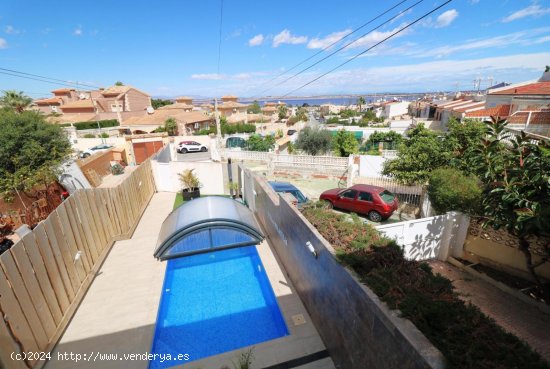 Chalet en venta en Torrevieja (Alicante)