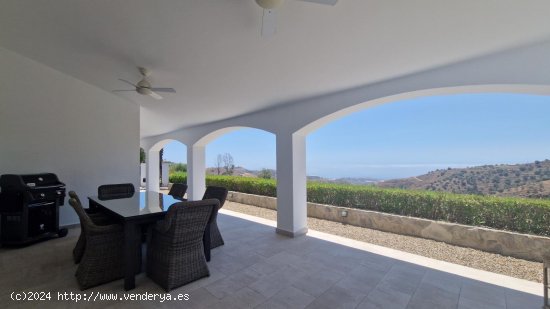 Villa en venta en Sayalonga (Málaga)