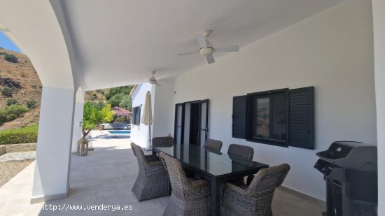 Villa en venta en Sayalonga (Málaga)