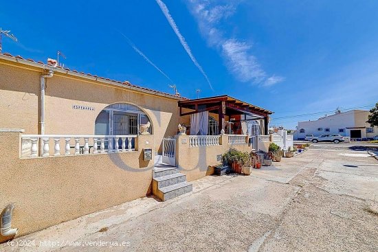 Villa en venta en Torrevieja (Alicante)