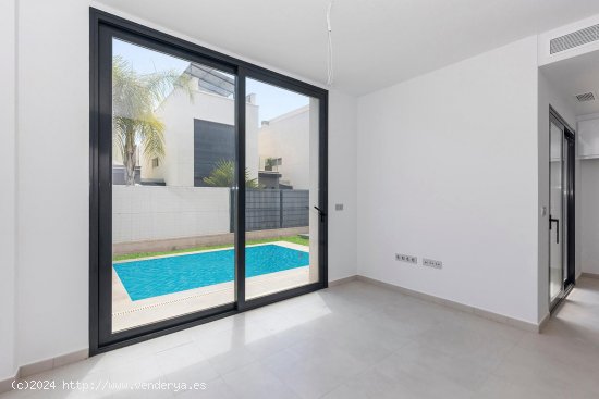 Villa en venta en Orihuela (Alicante)