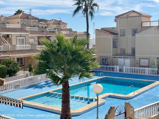 Chalet en venta en Torrevieja (Alicante)