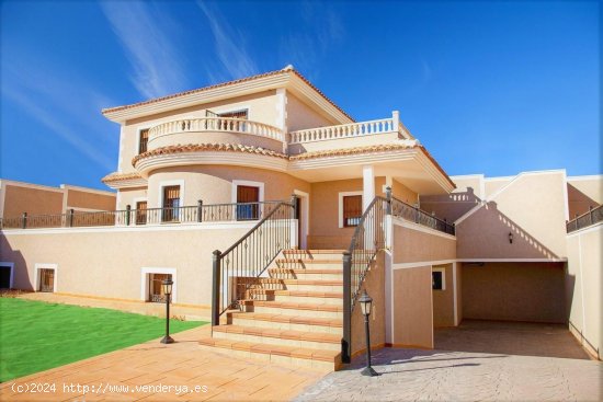 Villa en venta a estrenar en Torrevieja (Alicante)