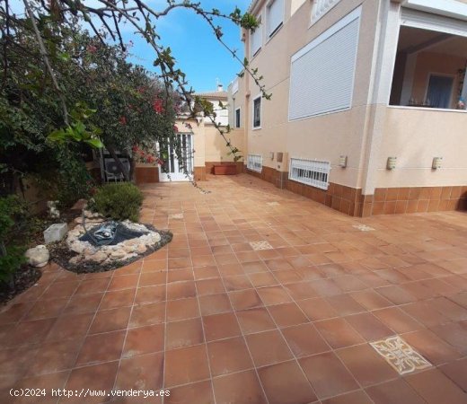 Chalet en venta en Torrevieja (Alicante)