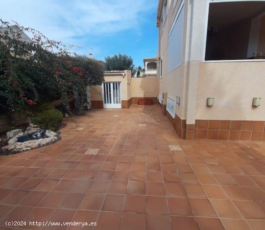 Chalet en venta en Torrevieja (Alicante)