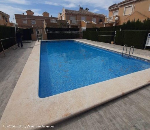 Chalet en venta en Torrevieja (Alicante)