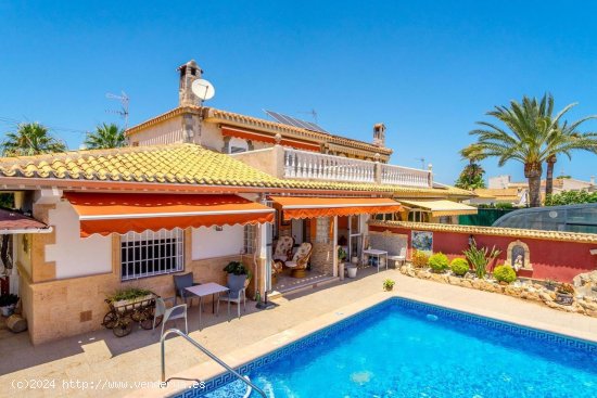 Villa en venta en Orihuela (Alicante)