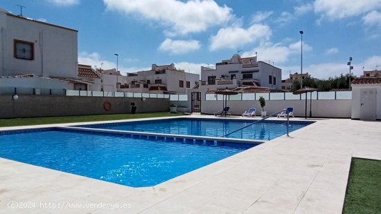 Chalet en venta en Torrevieja (Alicante)