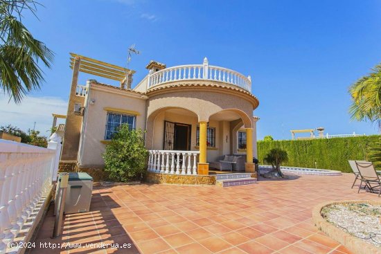 Villa en venta en Guardamar del Segura (Alicante)