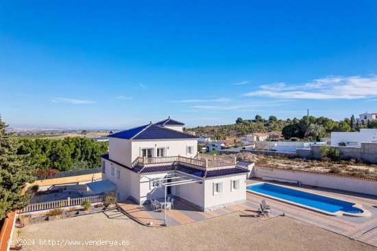 Villa en venta en Almoradí (Alicante)