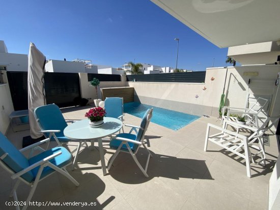 Villa en venta en Benijófar (Alicante)