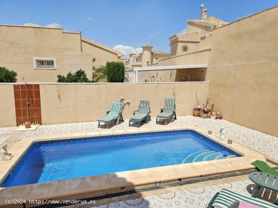 Villa en venta en Benijófar (Alicante)