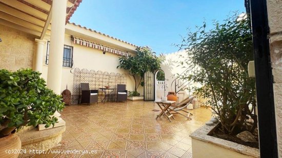 Villa en venta en Alfaz del Pi (Alicante)