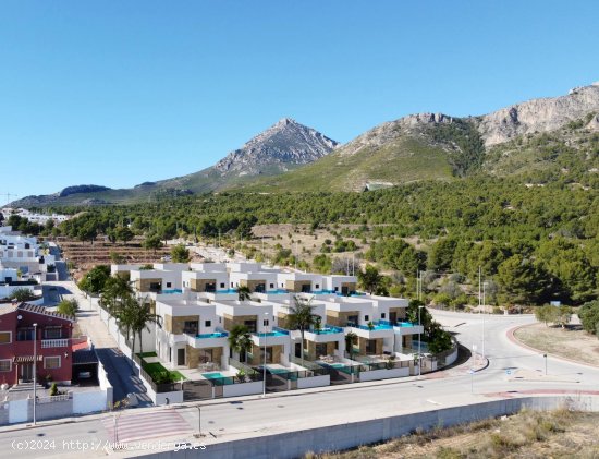 Villa en venta a estrenar en Polop (Alicante)