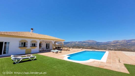 Villa en venta en Colmenar (Málaga)