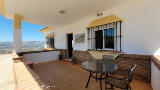 Villa en venta en Colmenar (Málaga)