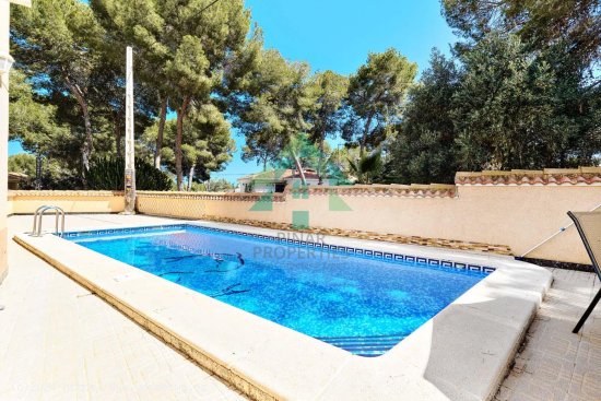 Villa en venta en Pilar de la Horadada (Alicante)