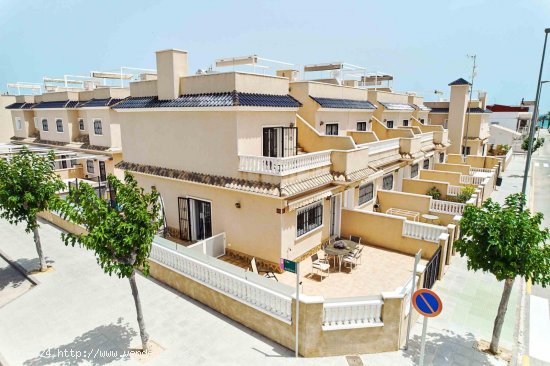 Chalet en venta en Pilar de la Horadada (Alicante)