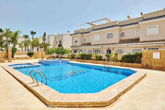 Chalet en venta en Pilar de la Horadada (Alicante)