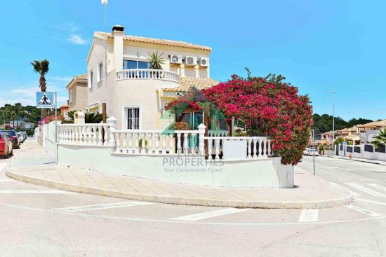  Villa en venta en Pilar de la Horadada (Alicante) 