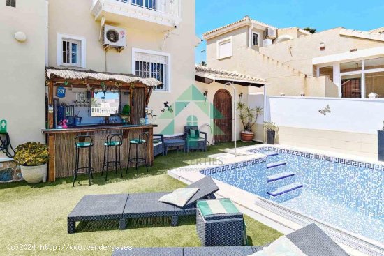 Villa en venta en Pilar de la Horadada (Alicante)