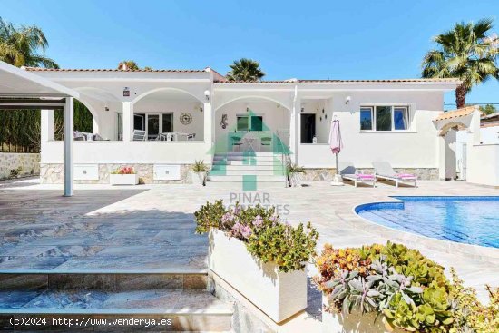 Villa en venta en Pilar de la Horadada (Alicante)