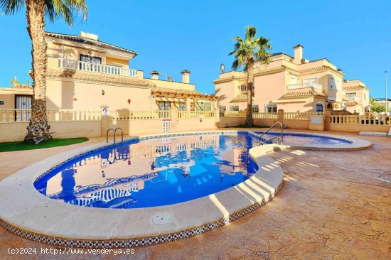 Villa en venta en Pilar de la Horadada (Alicante)