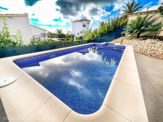 Villa en venta en La Nucia (Alicante)