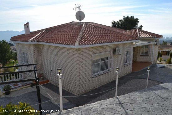 Villa en venta en La Nucia (Alicante)