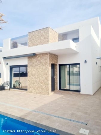 Villa en venta en Benijófar (Alicante)