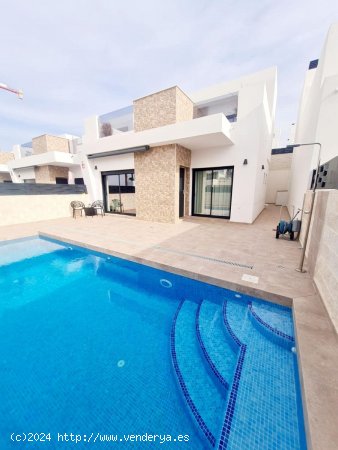 Villa en venta en Benijófar (Alicante)