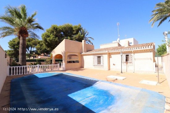  Villa en venta en Orihuela (Alicante) 