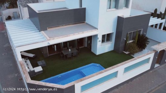 Villa en venta en Pilar de la Horadada (Alicante)