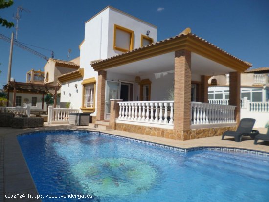 Villa en venta en Pilar de la Horadada (Alicante)