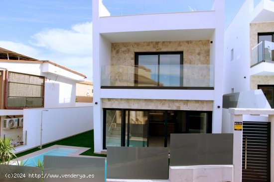 Villa en venta a estrenar en Torrevieja (Alicante)