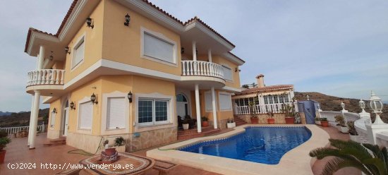 Chalet en venta en Benidorm (Alicante)