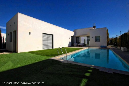 Villa en venta en Benijófar (Alicante)