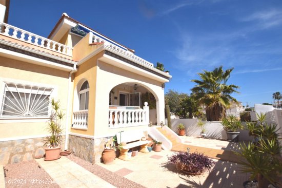 Chalet en venta en Benijófar (Alicante)