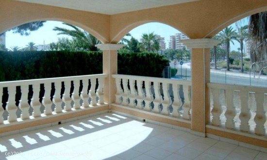 Villa en venta a estrenar en La Manga del Mar Menor (Murcia)