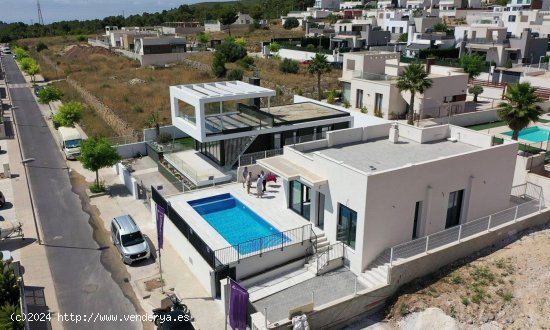 Villa en venta a estrenar en Polop (Alicante)